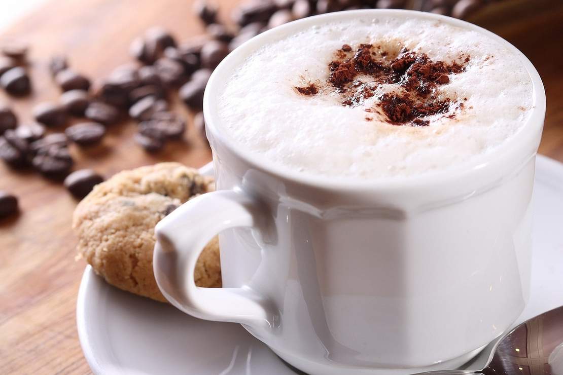 Jak spienić mleko spieniaczem ręcznym