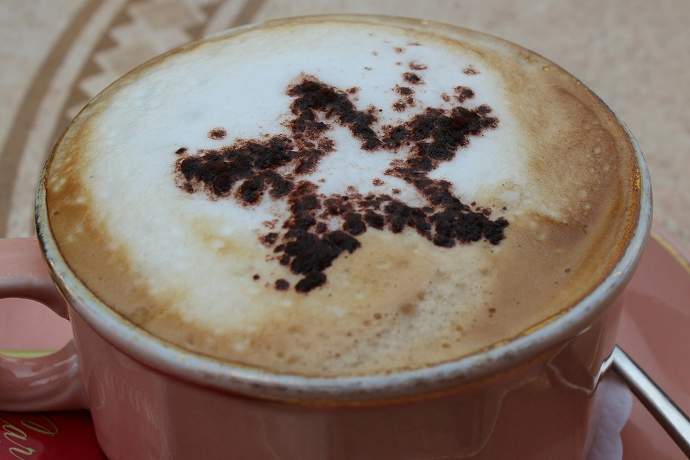 Jak spienić mleko spieniaczem elektrycznym?